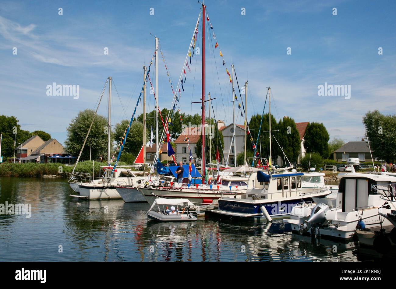 Yachts shape hi-res stock photography and images - Page 2 - Alamy