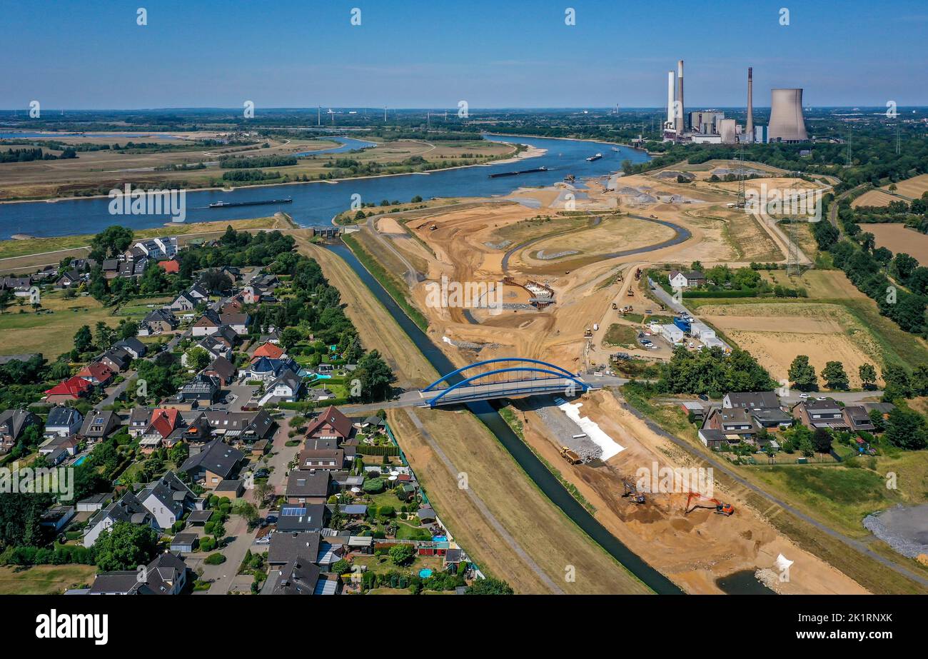 Dinslaken, North Rhine-Westphalia, Germany - Emscher estuary into the Rhine. On the right, the construction site of the New Emschermouth in front of t Stock Photo