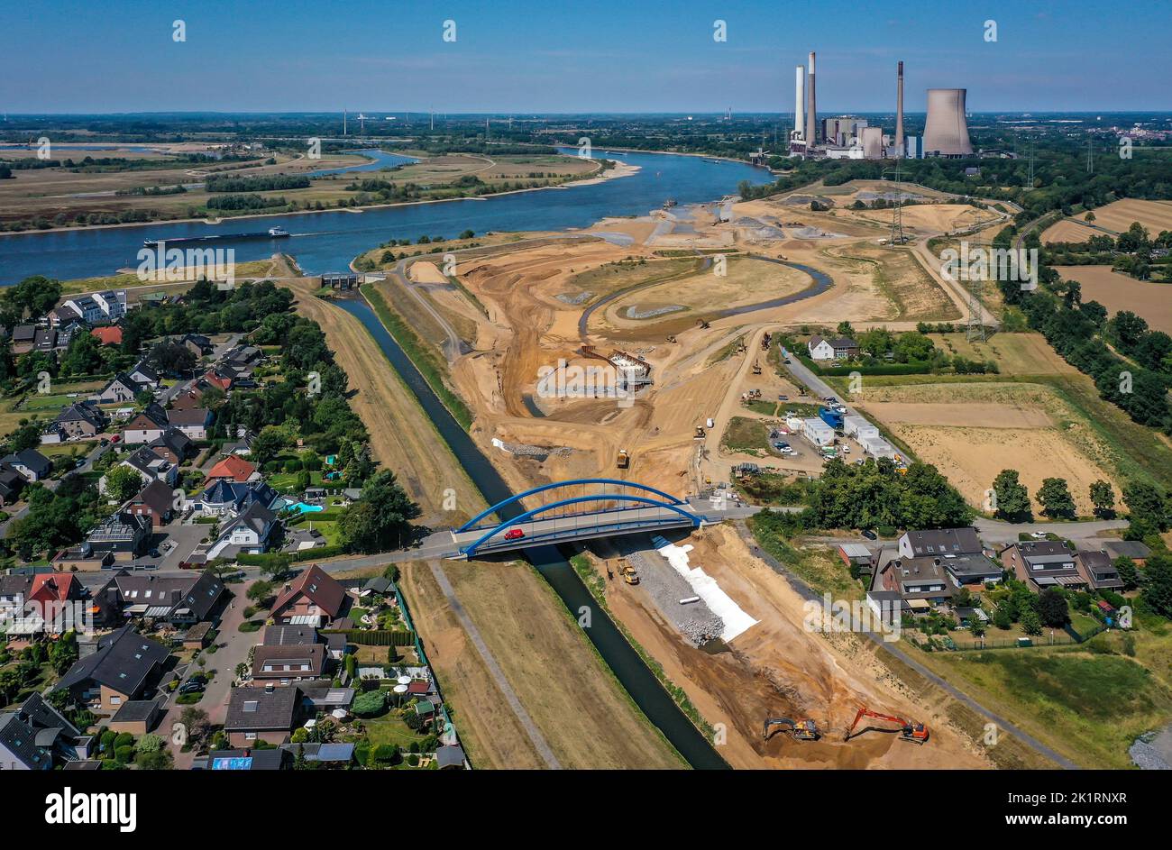 Dinslaken, North Rhine-Westphalia, Germany - Emscher estuary into the Rhine. On the right, the construction site of the New Emschermouth in front of t Stock Photo