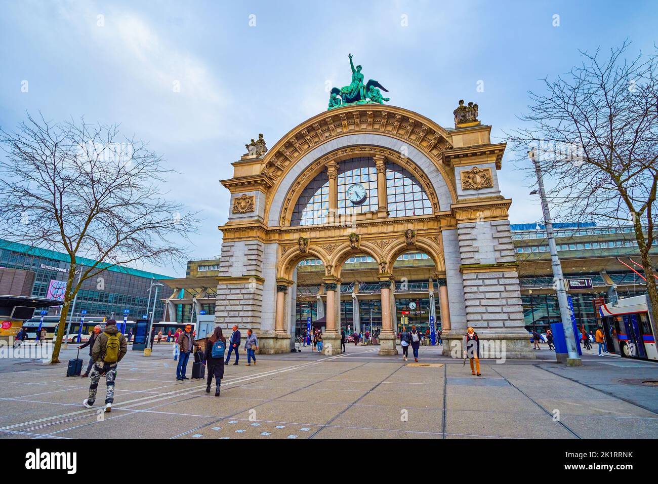 LUCERNE, SWITZERLAND - MARCH 30, 2022: The historical arch is a remain of former railway station located on Bahnhofpl square, on March 30 in Lucerne, Stock Photo