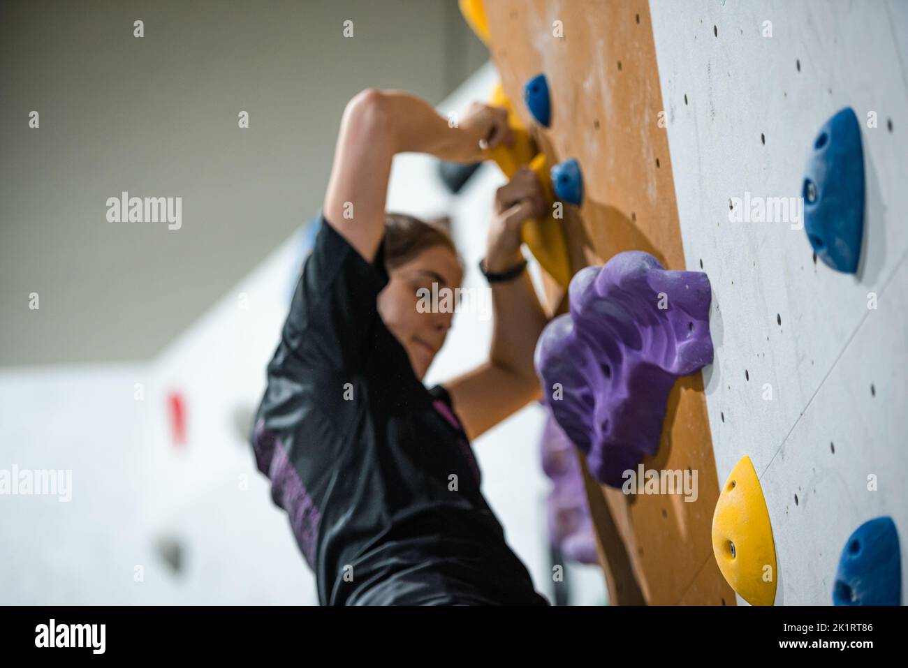 Concentrated young woman on a climbing wall Stock Photo Alamy