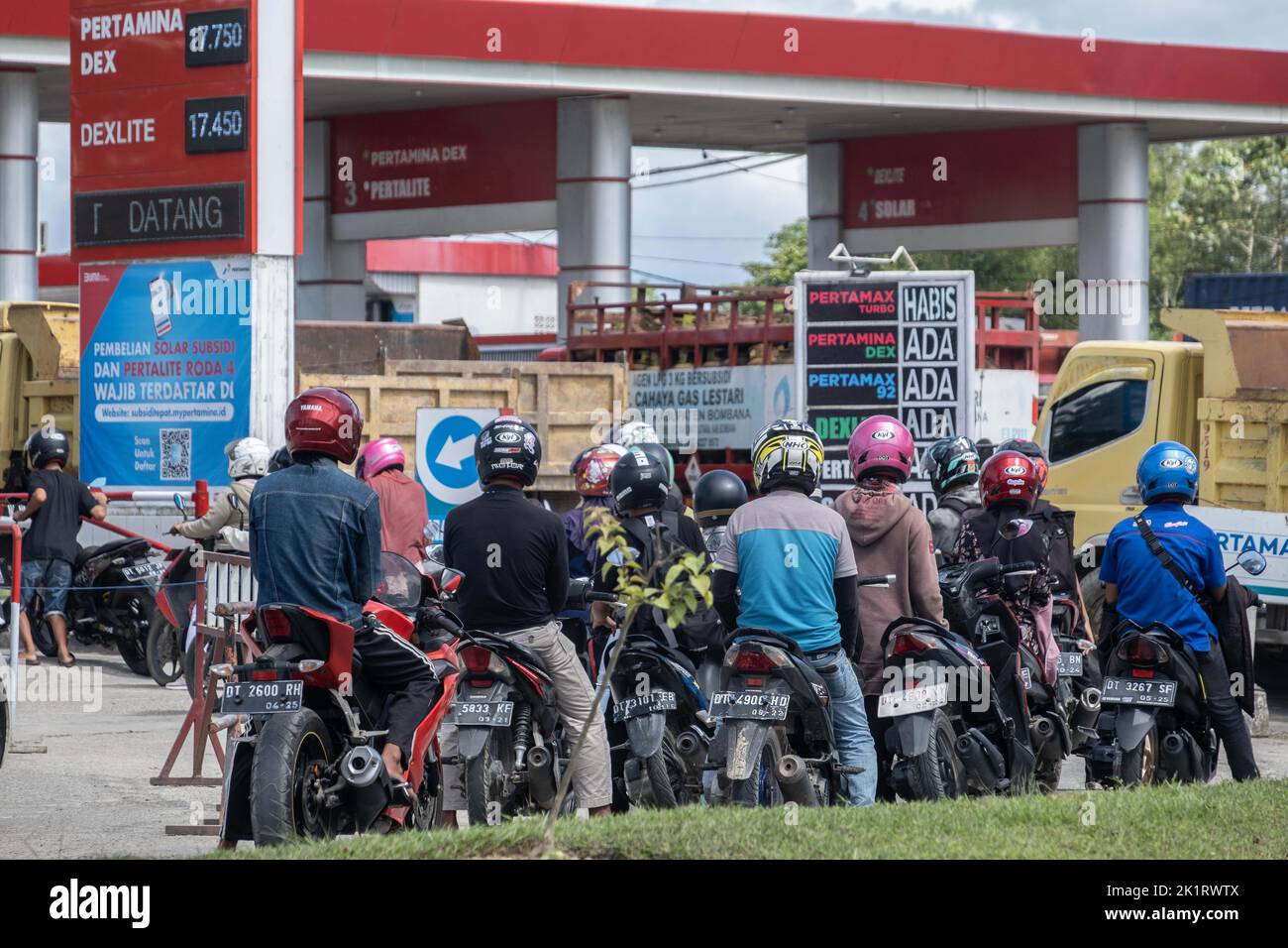 Motorcyclists queue gas station hi-res stock photography and images - Alamy