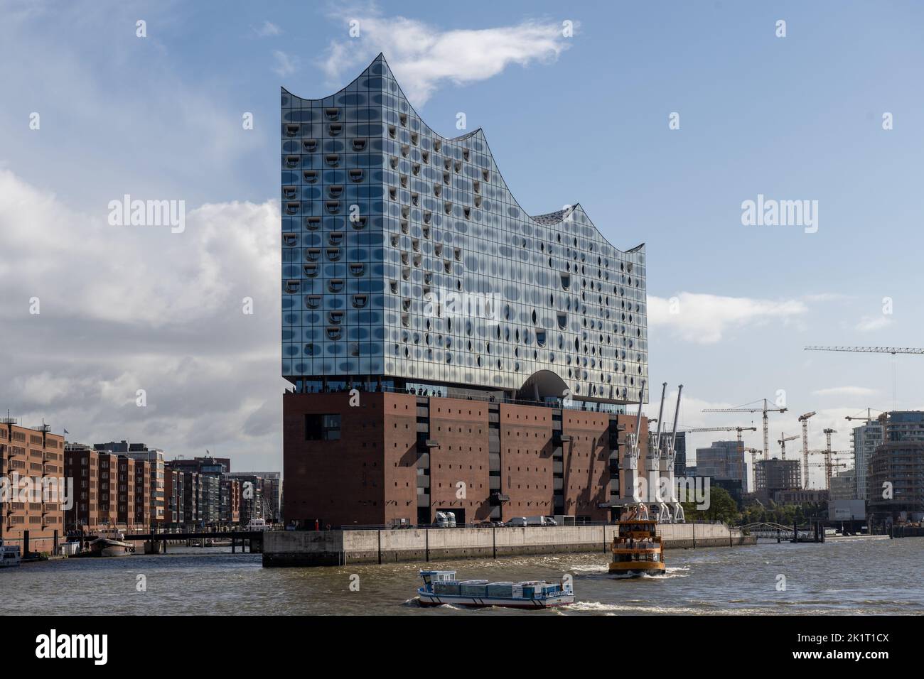 Elbphilharmonie, Hamburg, Hafen, Harbour, 833. Hafengeburtstag, Anniversary, Schiffe, Ship, Elbe, Wasser, Fluss, River, Stock Photo