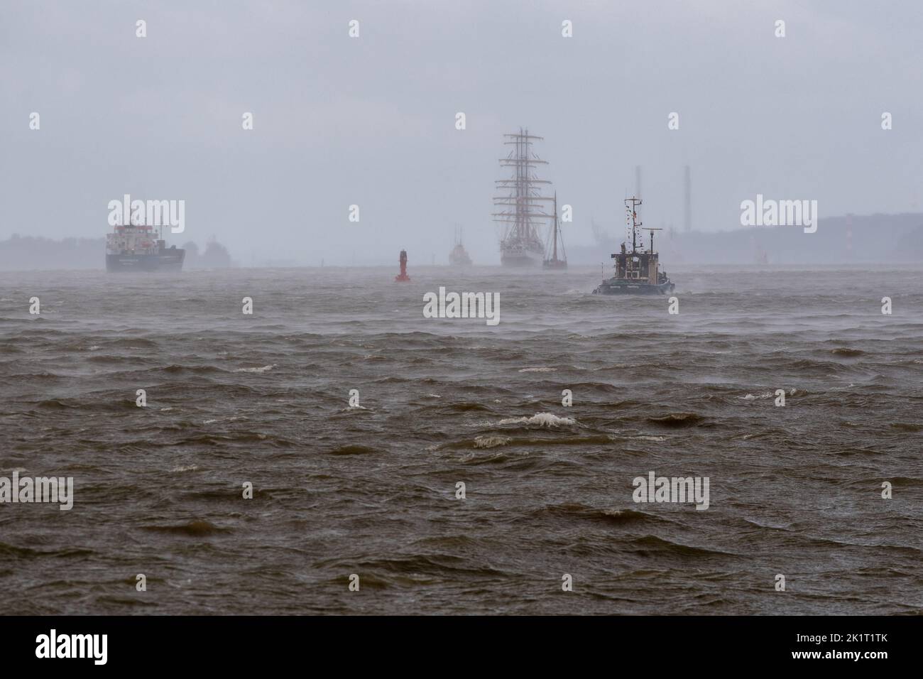 Rain, Hamburg, Hafen, Harbour, 833. Hafengeburtstag, Anniversary, Schiffe, Ship, Elbe, Wasser, Fluss, River, Stock Photo