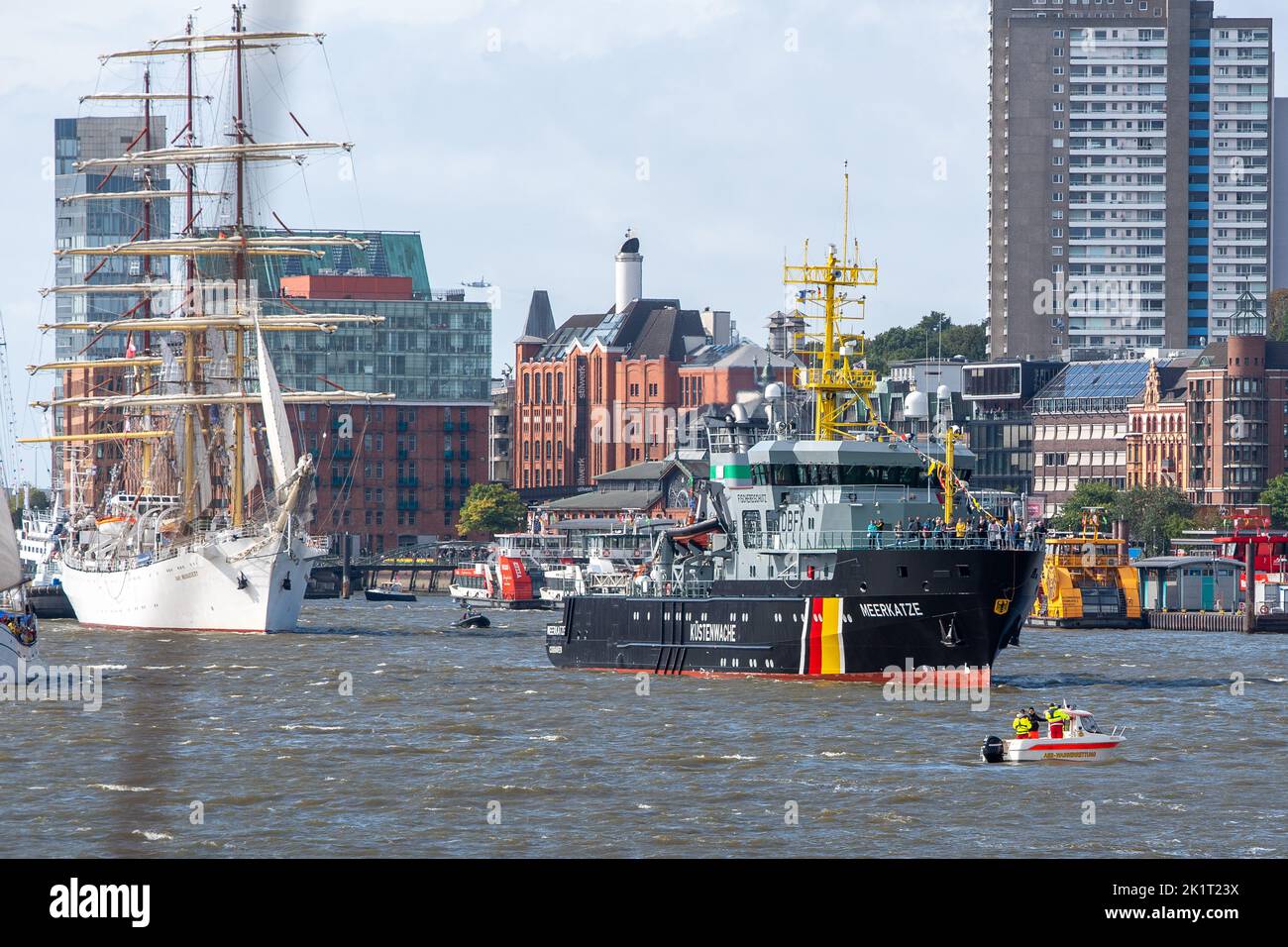 Hamburg, Hafen, Harbour, 833. Hafengeburtstag, Anniversary, Schiffe, Ship, Elbe, Wasser, Fluss, River, Stock Photo