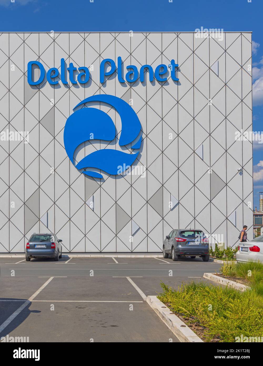 Nis, Serbia - August 04, 2022: Modern New Shopping Mall Delta Planet Logo Sign at Big Wall Boulevard Nemanjica. Stock Photo