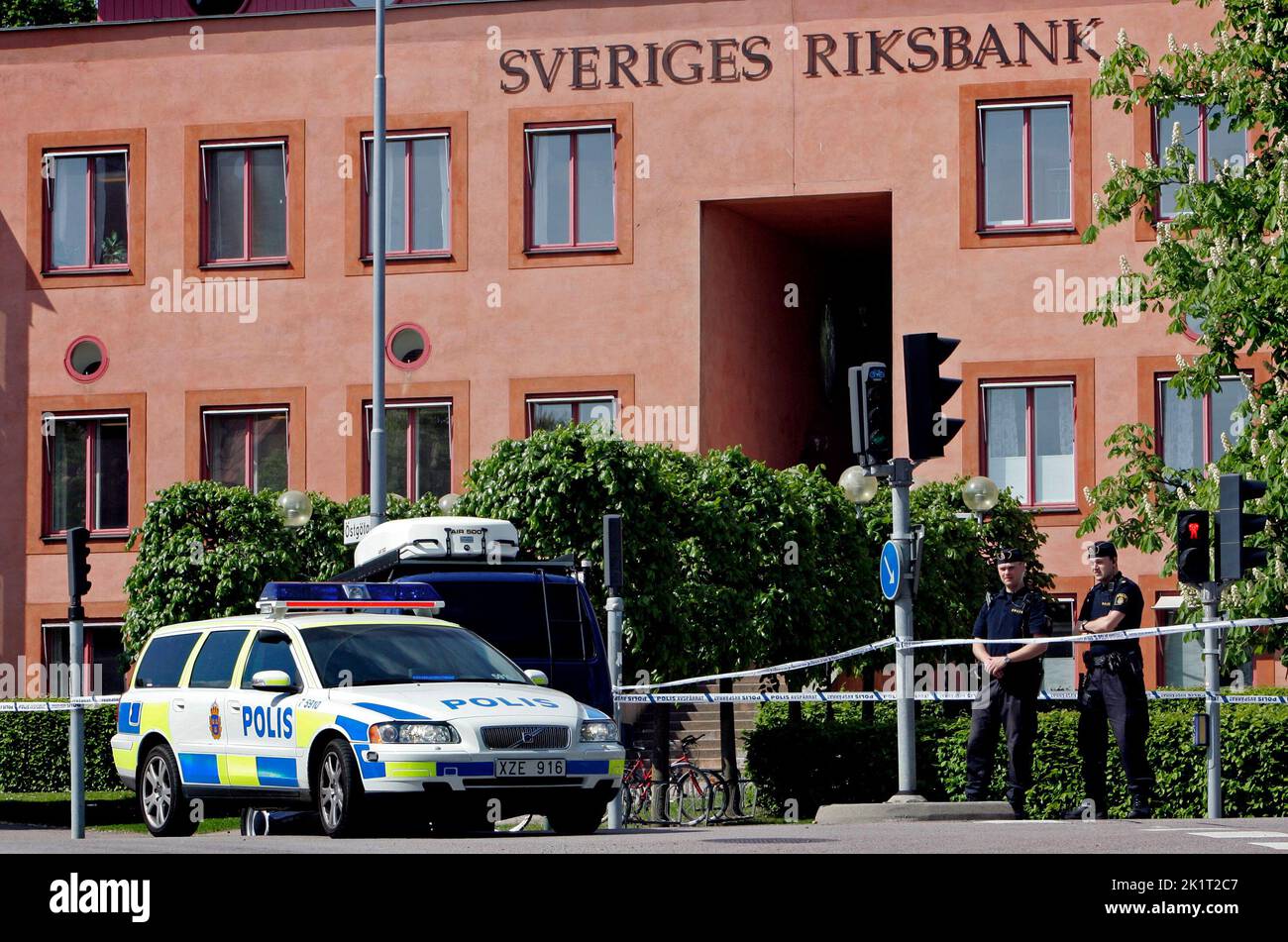Several men forced their way into Securita's cash center in central Linköping with a wheel loader on Thursday morning. They didn't get any money, but a suspected bomb was left at the scene. At 11 o'clock in the morning, no suspected perpetrators had yet been arrested. Stock Photo