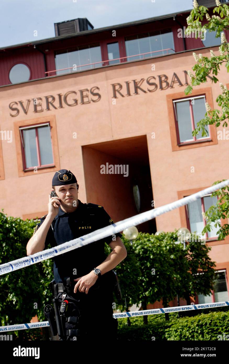Several men forced their way into Securita's cash center in central Linköping with a wheel loader on Thursday morning. They didn't get any money, but a suspected bomb was left at the scene. At 11 o'clock in the morning, no suspected perpetrators had yet been arrested. Stock Photo