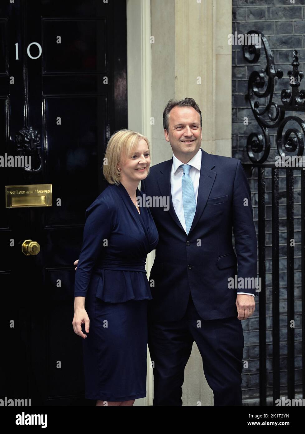 England, London, Liz Truss and her husband Hugh O'Leary on the steps of number 10 Downing Street on her first day as Primt Minister 06-09-2022. Stock Photo