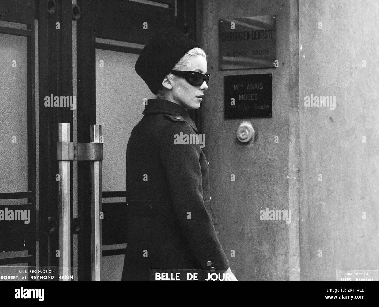 CATHERINE DENEUVE in BELLE DE JOUR (1967), directed by LUIS BUÑUEL. Credit: PARIS FILM/FIVE FILM / Album Stock Photo