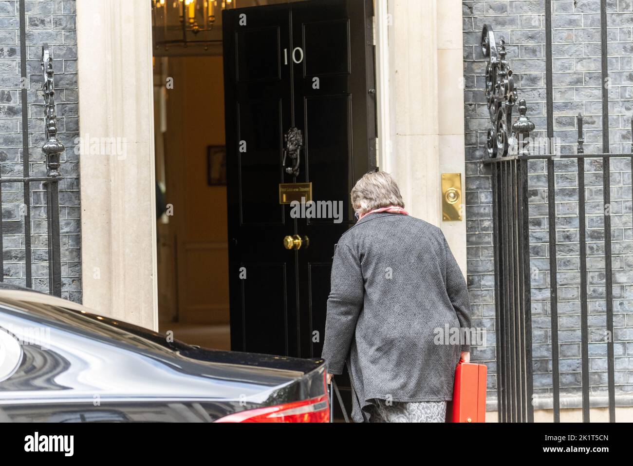 London, UK. 20th Sep, 2022. Thérèse Coffey, Health Secretary and deputy prime minister, arrives at 10 Downing Street, Credit: Ian Davidson/Alamy Live News Stock Photo