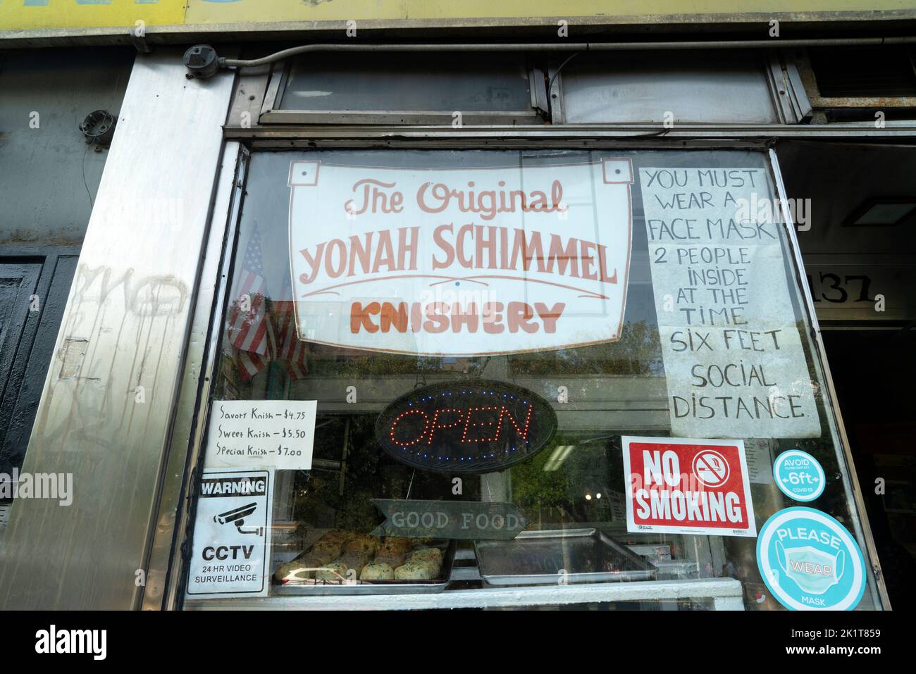 The Yonah Schimmel knish bakery has been at 137 East Houston St. on Manhattan's Lower East Side since 1910 when the area was crowded with immigrants. Stock Photo