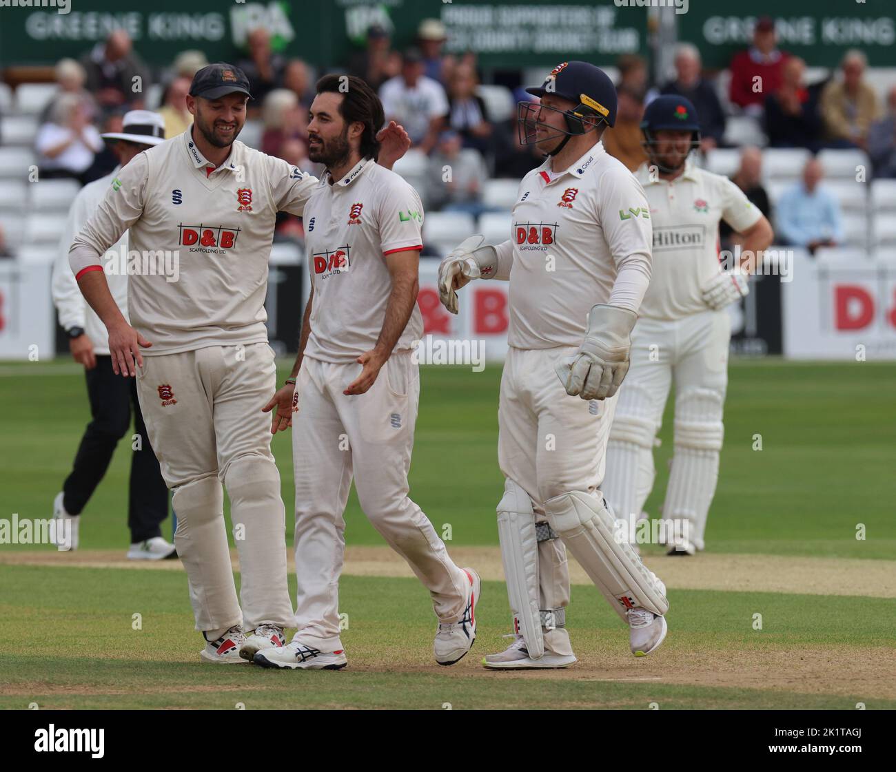 Chelmsford, UK. 20th Sep, 2022. CHELMSFORD ENGLAND - SEPTEMBER 20 :Essex's Shane Snater celebrates his wicket with Essex's Nick Browne and Essex's Adam Rossington during LV= COUNTY CHAMPIONSHIP - DIVISION ONE Day One of 4 match between Essex CCC against Lancashire CCC at The Cloud County Ground, Chelmsford on 20th September, 2022 Credit: Action Foto Sport/Alamy Live News Stock Photo