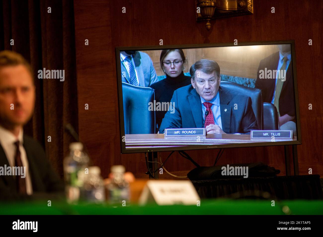 Washington, United States Of America. 20th Sep, 2022. United States Senator Mike Rounds (Republican of South Dakota) questions Andrew C. Adams, Director, Task Force KleptoCapture, United States Department of Justice, during a Senate Committee on Banking, Housing, and Urban Affairs hearing to examine tightening the screws on Russia, focusing on smart sanctions, economic statecraft and next steps, in the Dirksen Senate Office Building in Washington, DC, Tuesday, September 20, 2022. Credit: Rod Lamkey/CNP/Sipa USA Credit: Sipa USA/Alamy Live News Stock Photo