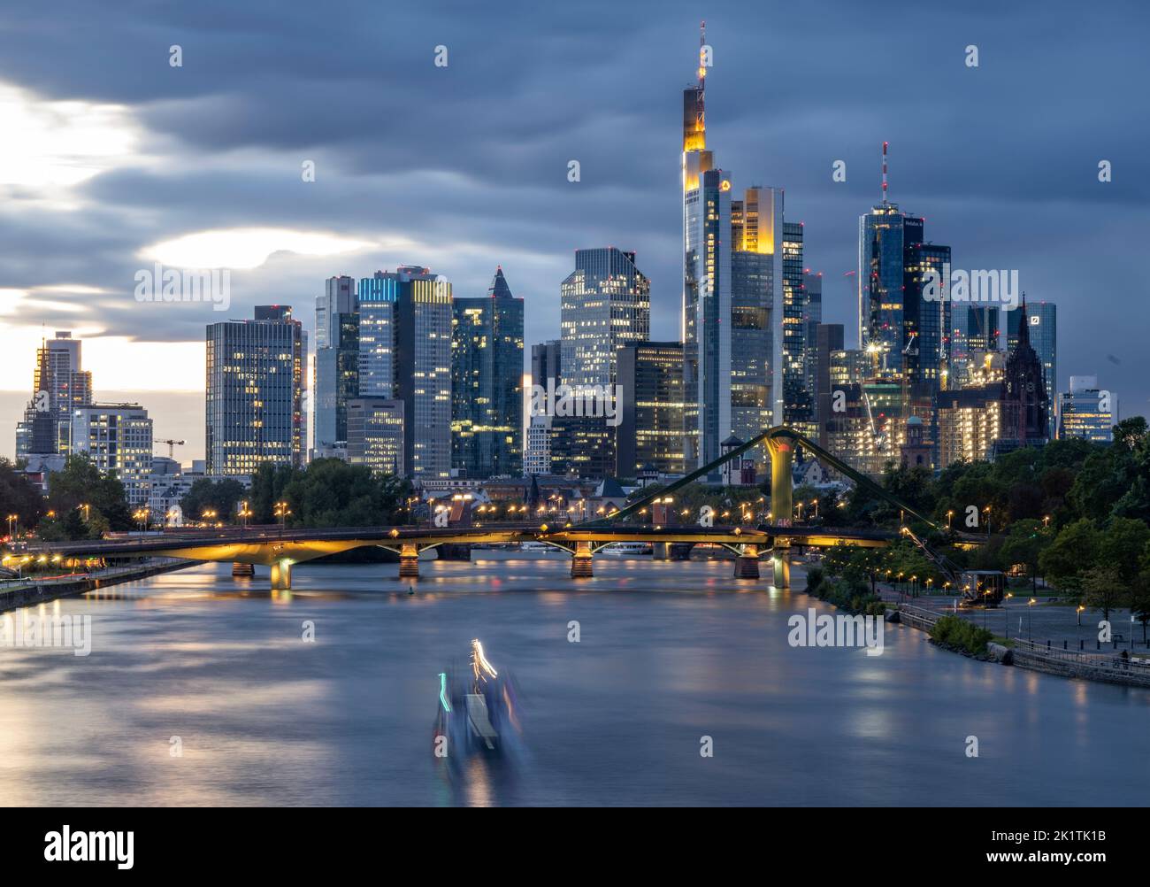  20 September 2022, Hessen, Frankfurt/Main: The lights in the offices of Illustration 