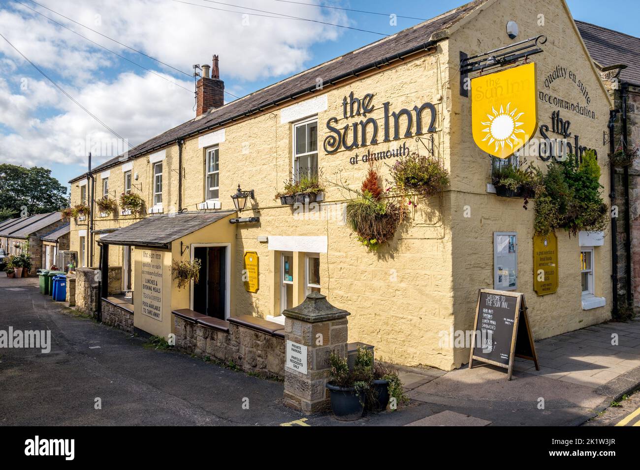 The Star Inn, a public house or pub in the coastal village of Alnmouth, Northumberland, England, UK Stock Photo