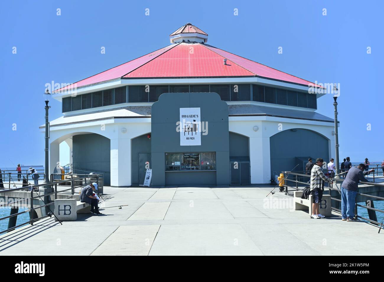 HUNTINGTON BEACH, CALIFORNIA, 19 SEPT 2022: Bud and Genes Restaurant in the old Rubys building at the end of the pier. Stock Photo