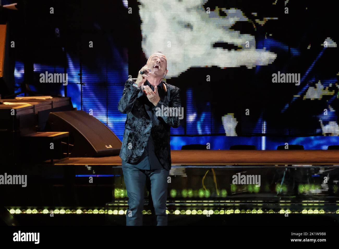  Arena di Verona, Verona, Italy, September 20, 2022, Eros Ramazzotti Bildidee 