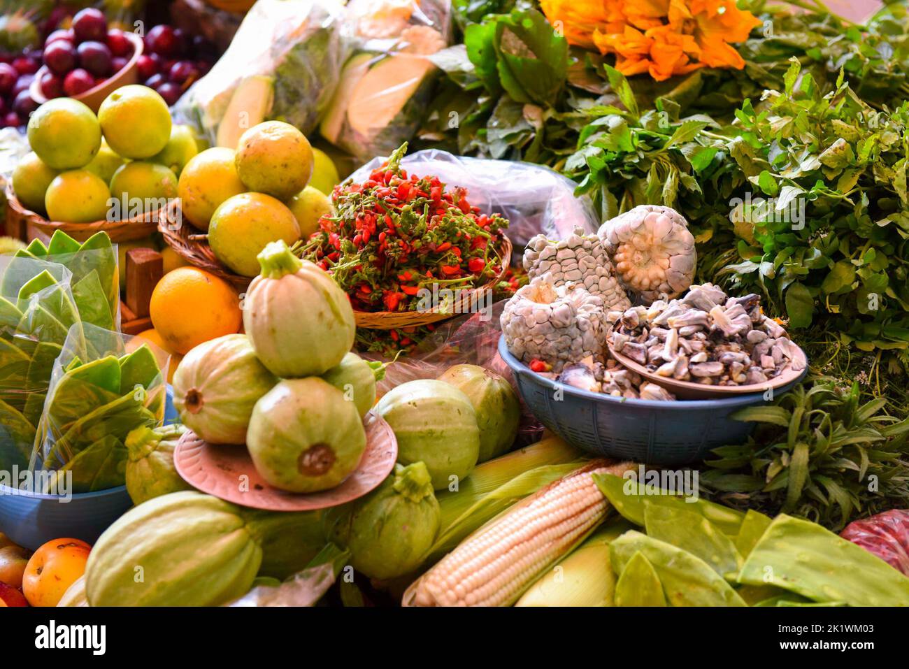 Fresh vegetables stand at the Mercado Sánchez Pascuas market Oaxaca, Mexico Stock Photo