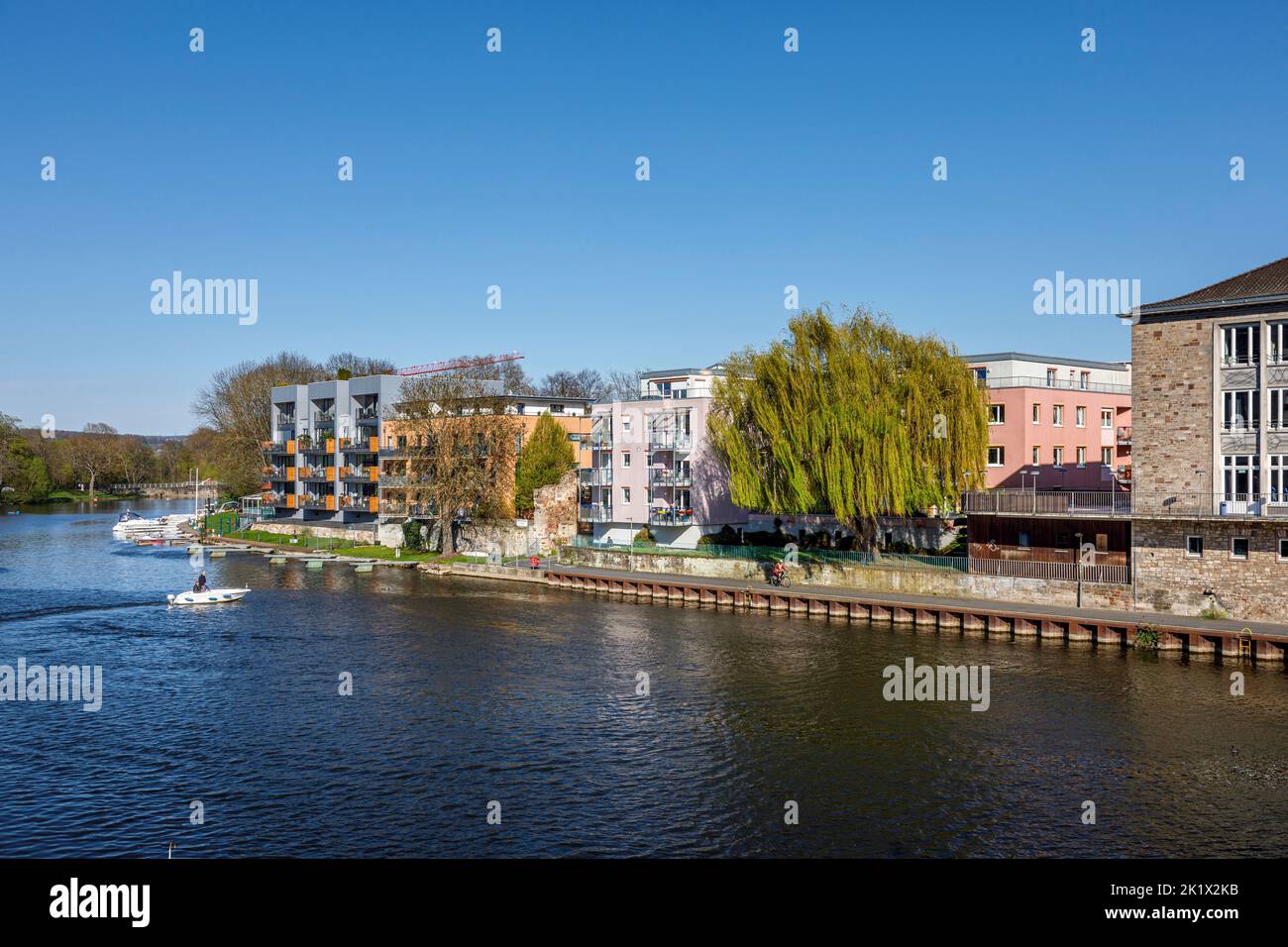Bebauung an der Fulda an der ElisabethSelbertPromenade in Kassel