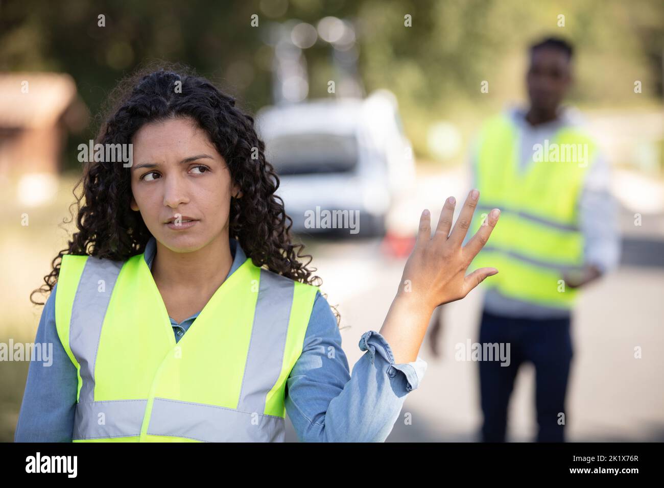 despair couple waiting for help after engine breakdown Stock Photo - Alamy