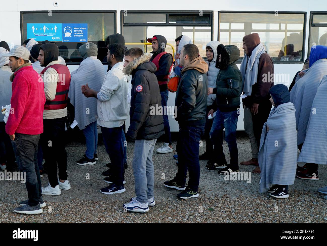 A group of people thought to be migrants board a bus in Dungeness, Kent, after being rescued in the Channel by the RNLI following following a small boat incident. Picture date: Wednesday September 21, 2022. Stock Photo