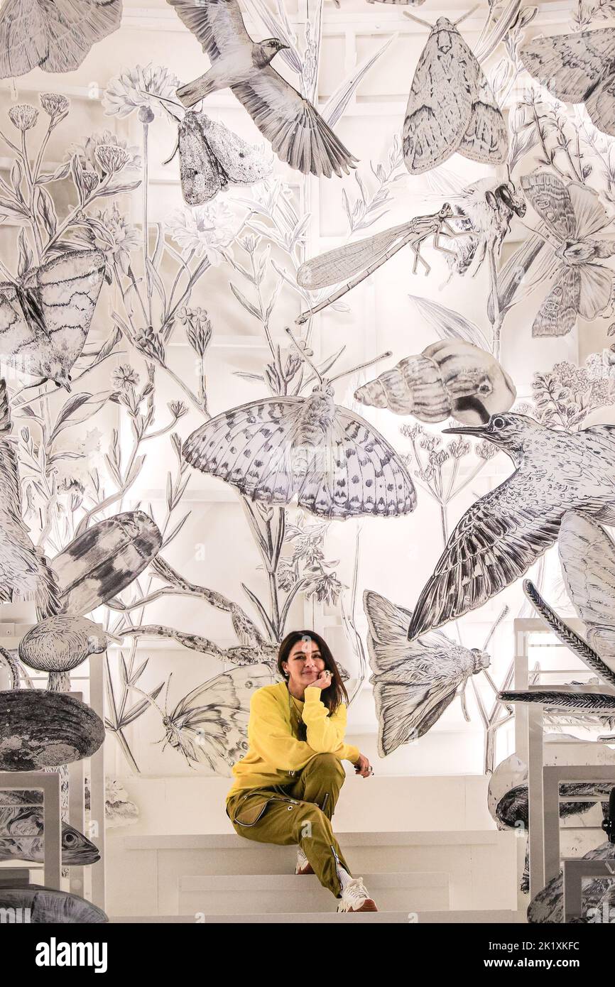Es Devlin completes illuminated sculpture drawing attention to London's  endangered species