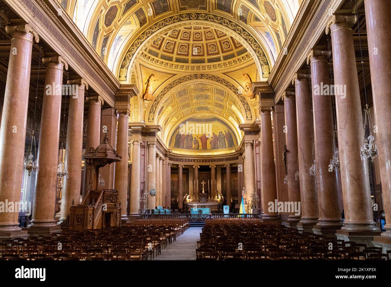 Saint-Pierre cathedral interior in Rennes, France Stock Photo - Alamy