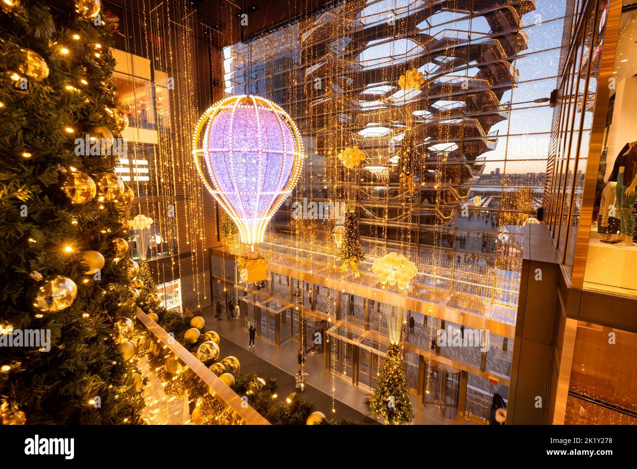 Interior of Hudson Yards Shopping Mall with illuminated Christmas decorations and view of The Vessel (evening). Midtown West, Manhattan, New York City Stock Photo