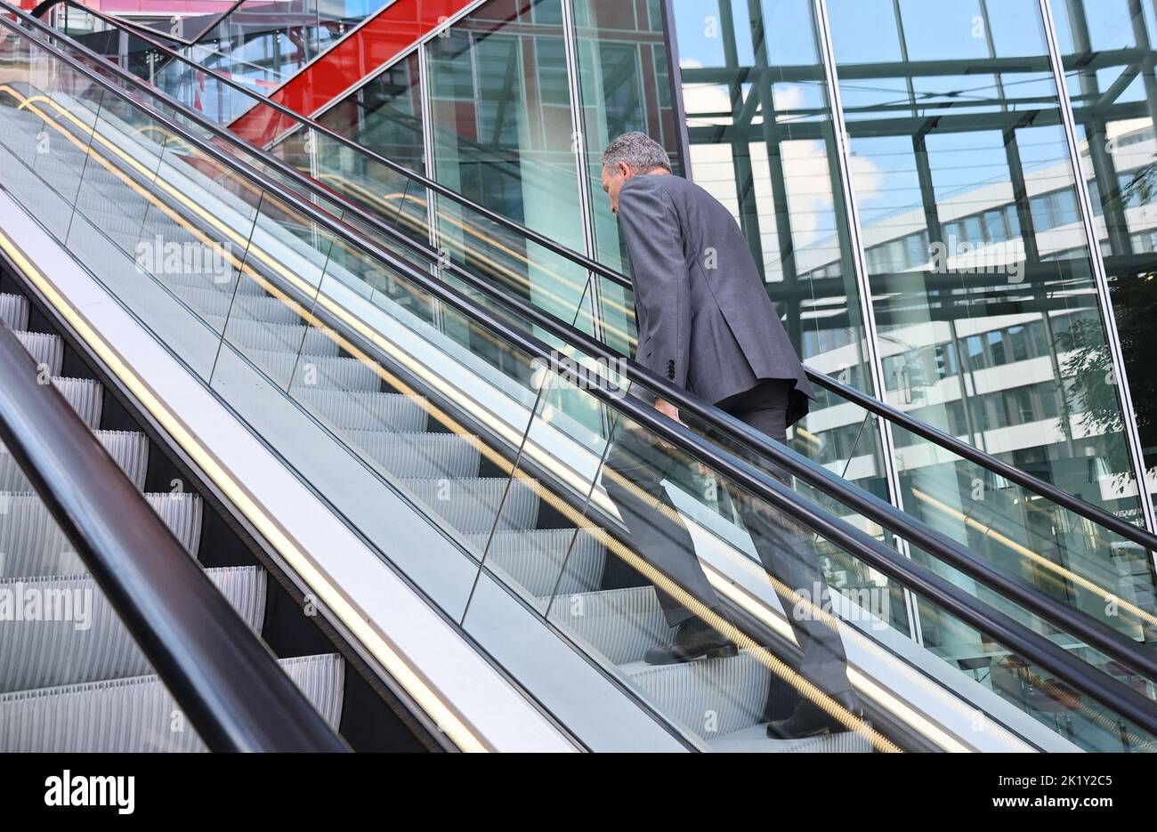 Klaus-Dieter Maubach, CEO of German utility Uniper, climbs an escalator after giving a media statement, as Germany has agreed to nationalize Uniper by buying Fortum's stake in the gas importer to secure operations and keep its business going, in Duesseldorf, Germany, September 21, 2022. REUTERS/Wolfgang Rattay Stock Photo