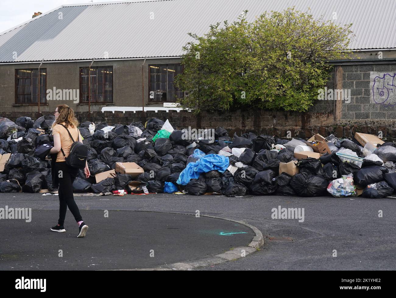 https://c8.alamy.com/comp/2K1YHE2/rubbish-left-outside-craigavon-borough-recycling-centre-in-portadown-as-an-agreement-has-been-reached-to-suspend-a-strike-by-workers-at-armagh-banbridge-and-craigavon-abc-borough-council-the-industrial-action-had-been-running-for-six-weeks-and-had-led-to-thousands-of-bins-across-the-area-not-being-collected-and-piles-of-rubbish-in-some-areas-picture-date-wednesday-september-21-2022-2K1YHE2.jpg