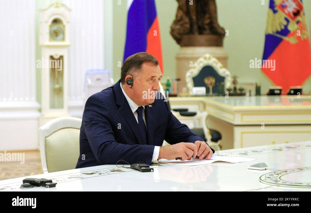 Moscow, Russia. 20th Sep, 2022. Bosnian Serb leader Milorad Dodik of the Bosnia Herzegovina tripartite presidency, during a face-to-face meeting with Russian President Vladimir Putin, at the Kremlin, September 20, 2022 in Moscow, Russia. Credit: Mikhail Klimentyev/Kremlin Pool/Alamy Live News Stock Photo
