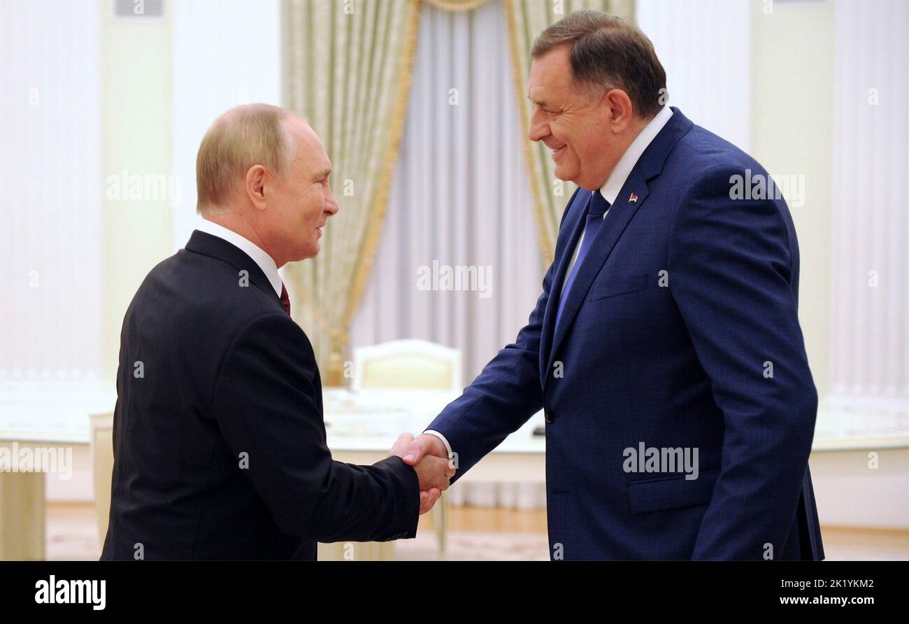 Moscow, Russia. 20th Sep, 2022. Russian President Vladimir Putin welcomes Bosnian Serb leader Milorad Dodik, right, of the Bosnia Herzegovina tripartite presidency, prior to their bilateral face-to-face meeting at the Kremlin, September 20, 2022 in Moscow, Russia. Credit: Mikhail Klimentyev/Kremlin Pool/Alamy Live News Stock Photo