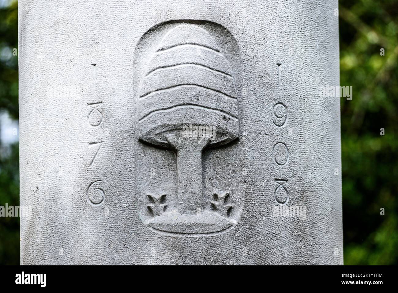 Marks of the belgian colonial pas in the public area as park and streets name - Monument to the colonial pioneers |  Traces du passe colonial belge au Stock Photo