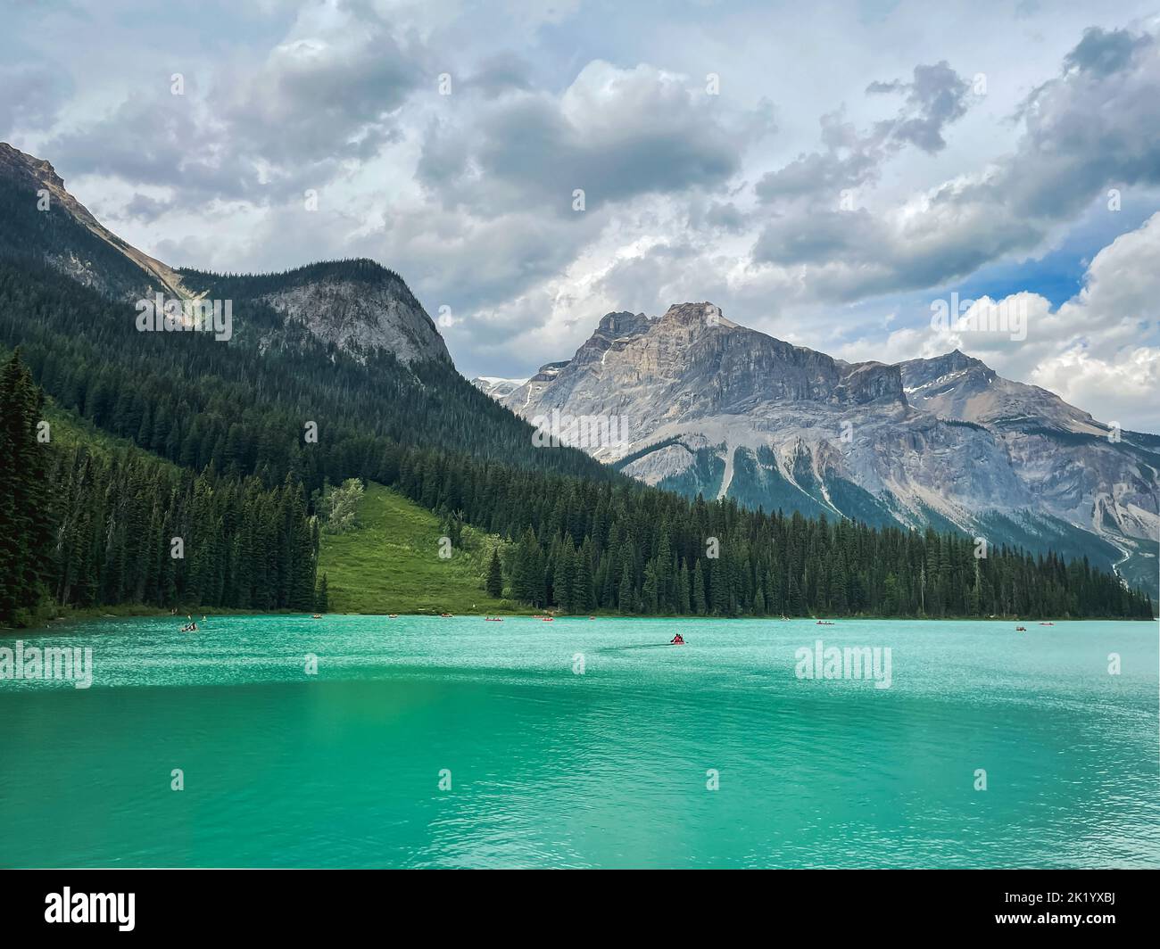 emerald-lake-in-yoho-national-park-british-columbia-canada-stock
