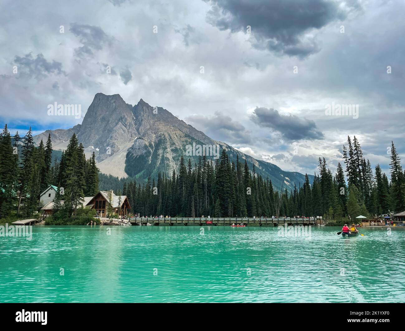emerald-lake-in-yoho-national-park-british-columbia-canada-stock