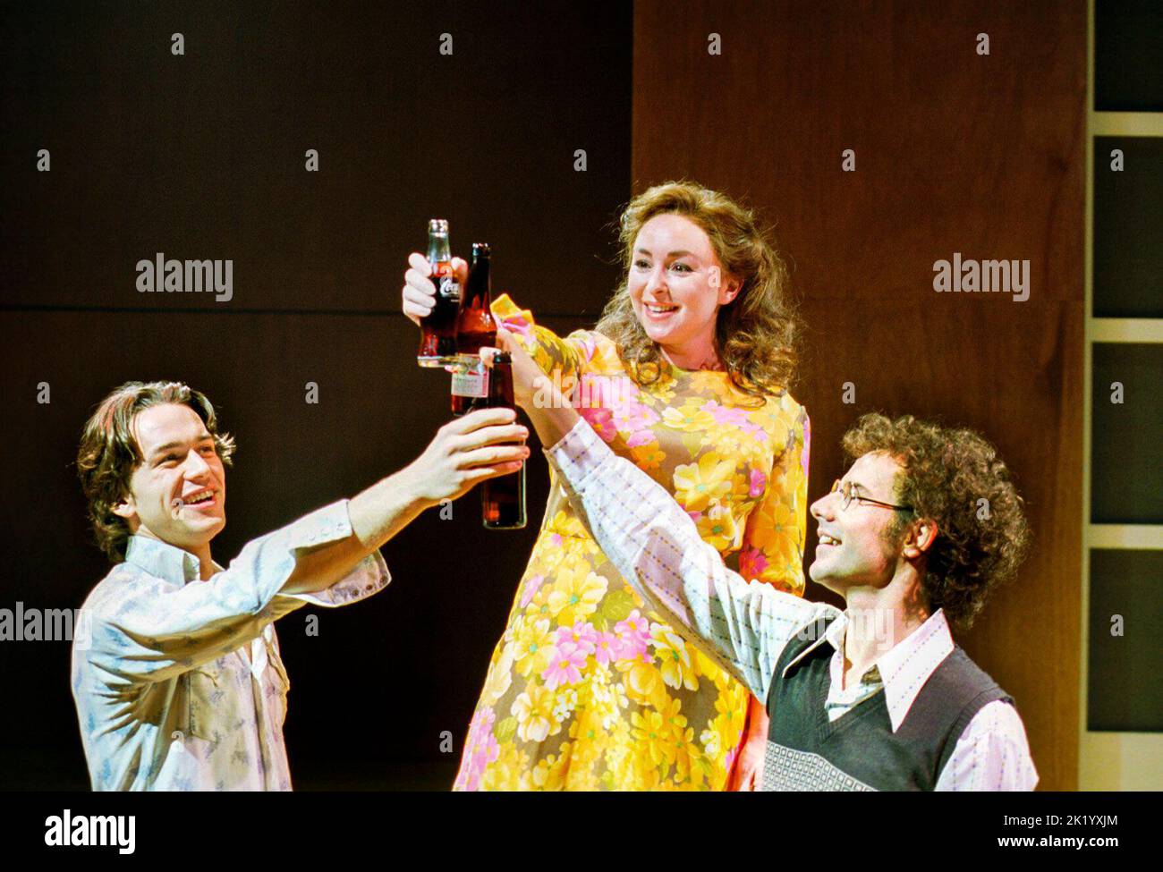 l-r: Julian Ovenden (Younger Franklin Shepard), Samantha Spiro (Mary Flynn), Daniel Evans (Charley Kringas) in MERRILY WE ROLL ALONG at the Donmar Warehouse, London WC2  11/12/2000  music & lyrics: Stephen Sondheim  book: George Furth  based on the original play by Kaufman & Hart  design: Christopher Oram  lighting: Tim Mitchell  choreography: Peter Darling  director: Michael Grandage Stock Photo