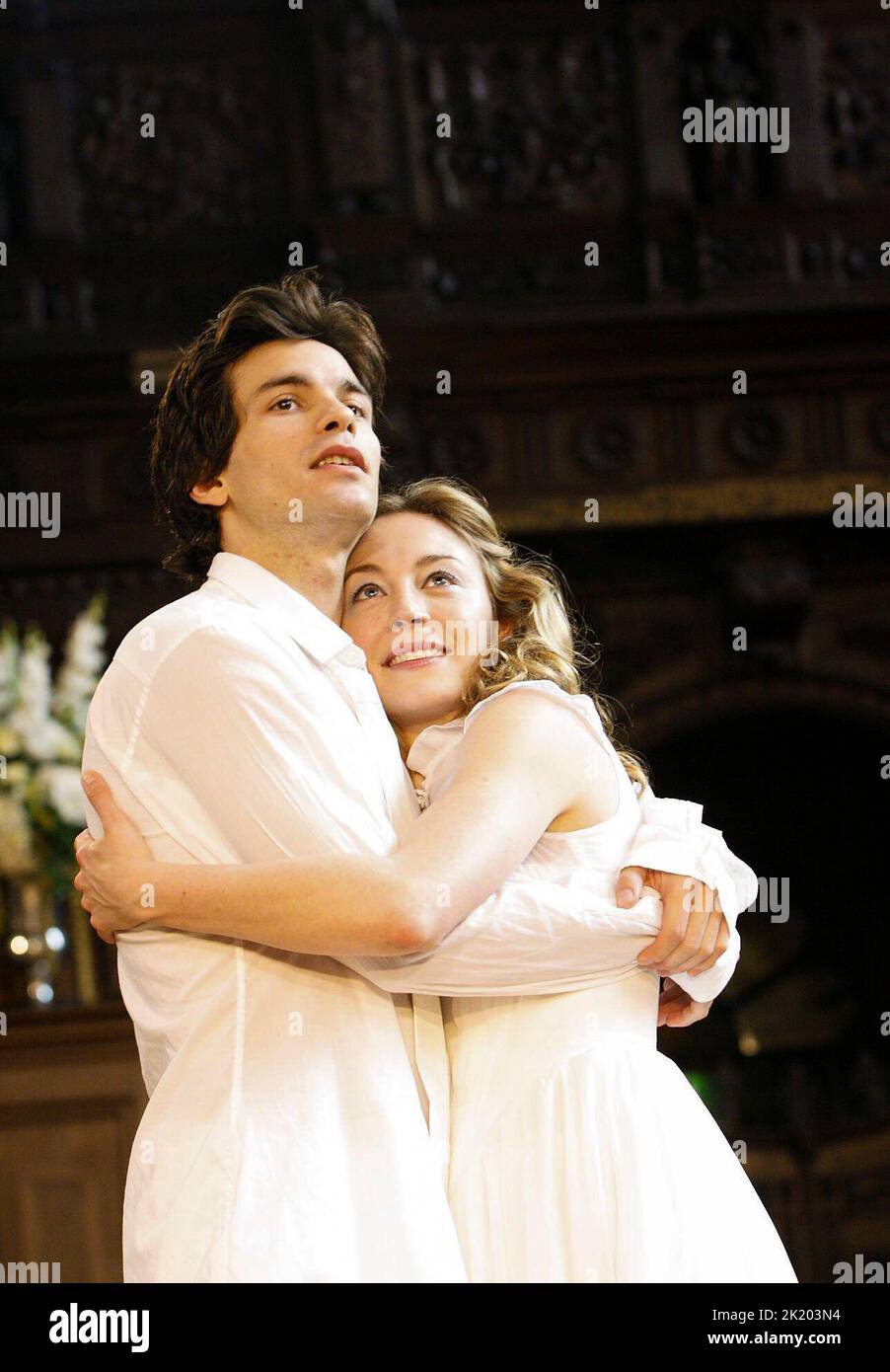 Santiago Cabrera (Romeo), Juliet Rylance (Juliet) in ROMEO AND JULIET by Shakespeare at Middle Temple Hall, London EC4   26/08/2008  a Theatre of Memory production  costume design: Jenny Tiramani  director: Tamara Harvey Stock Photo