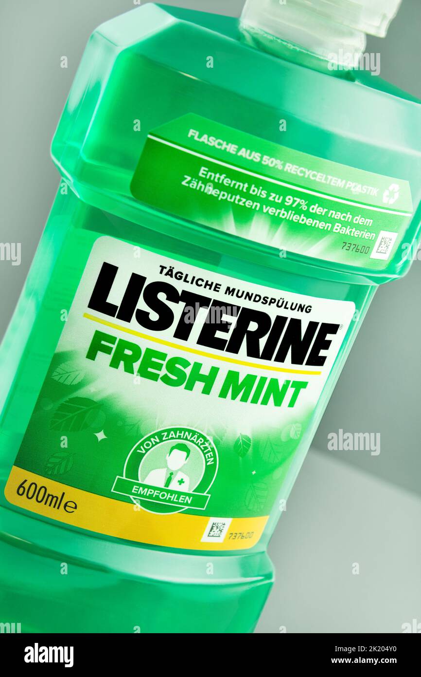1 Flasche Listerine Fresh Mint Mundspülung Stock Photo