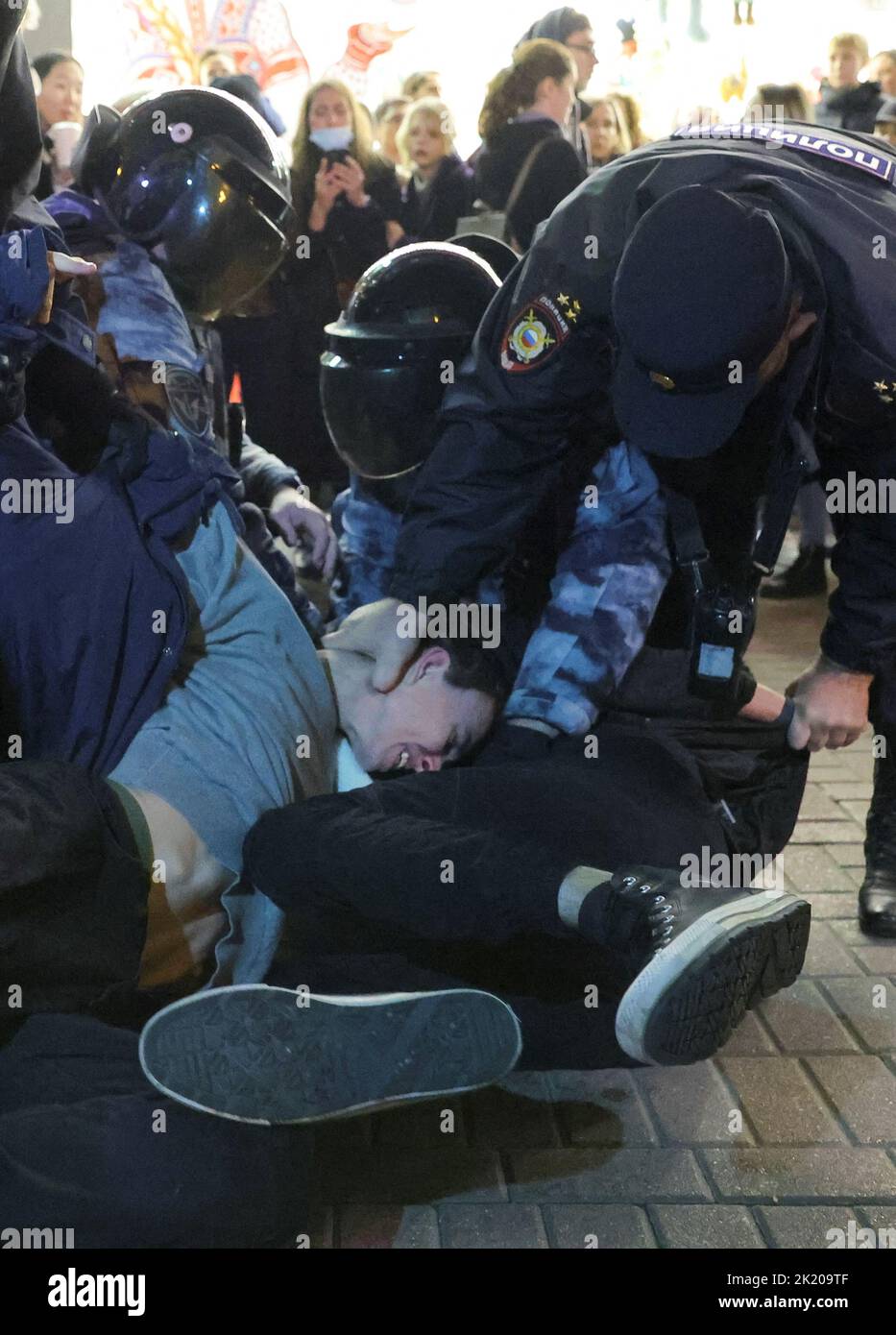 Russian police officers detain men during an unsanctioned rally, after opposition activists called for street protests against the mobilisation of reservists ordered by President Vladimir Putin, in Moscow, Russia September 21, 2022. REUTERS/REUTERS PHOTOGRAPHER Stock Photo