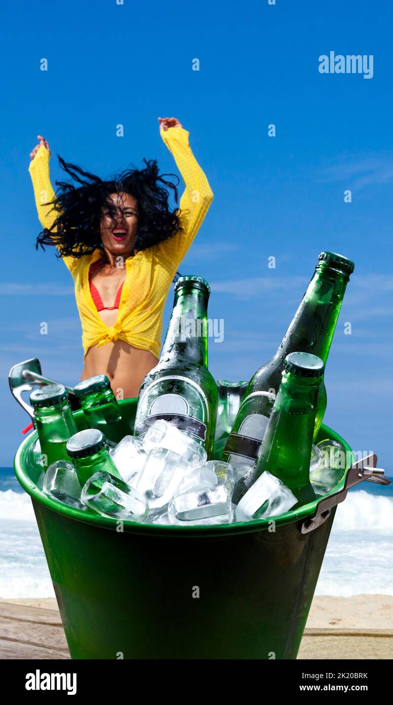 Drinking smiling crowd sport hi-res stock photography and images - Alamy