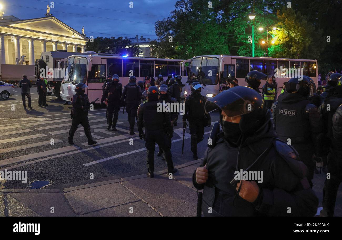 Russian law enforcement officers gather before an expected rally, after opposition activists called for street protests against the mobilisation of reservists ordered by President Vladimir Putin, in Saint Petersburg, Russia September 21, 2022. REUTERS/REUTERS PHOTOGRAPHER Stock Photo