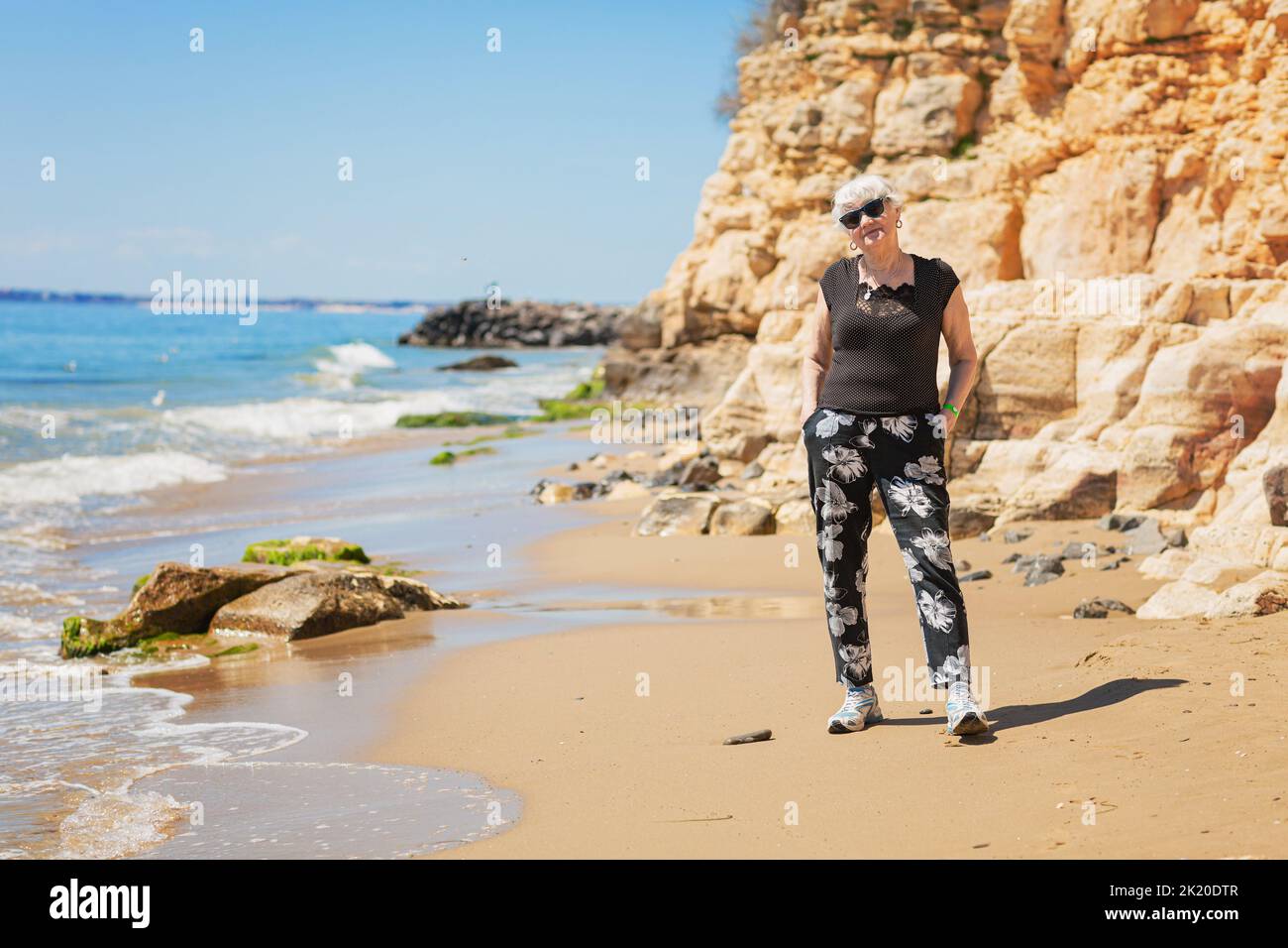 Enjoying retirement age hi-res stock photography and images - Alamy