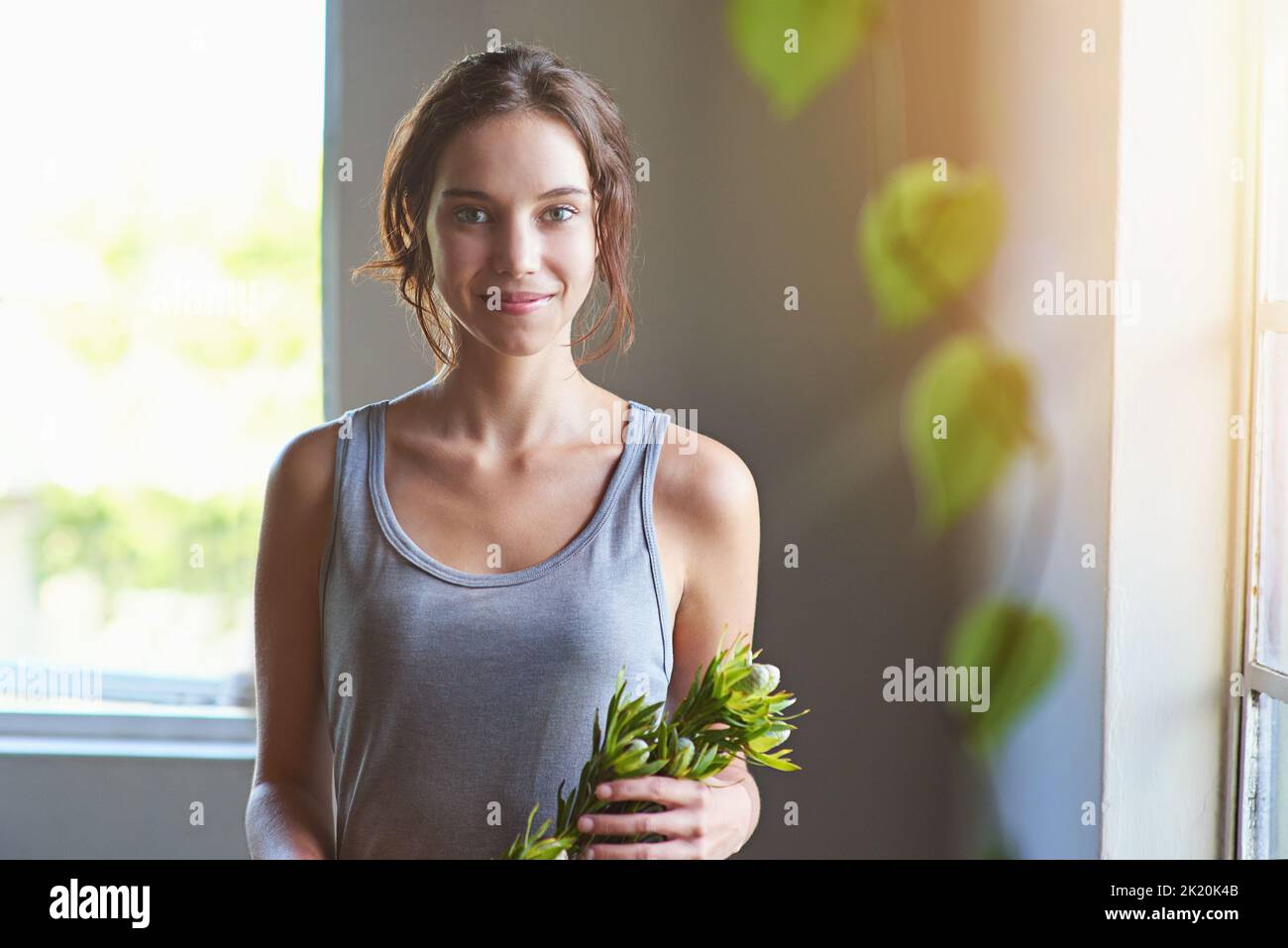 Young woman making a flower arrangement Stock Photo - Alamy