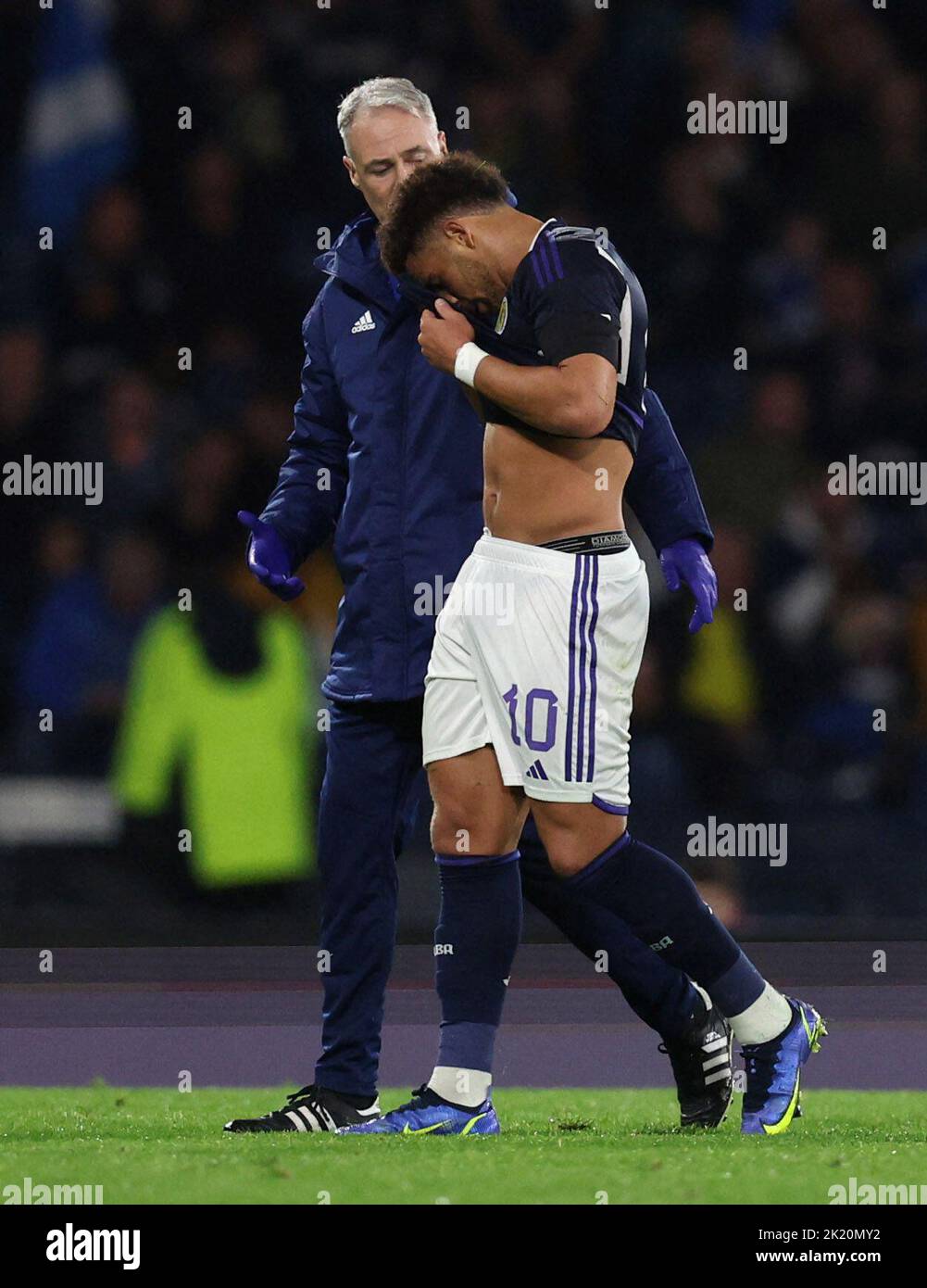 Soccer Football - UEFA Nations League - Group E - Scotland v Ukraine - Hampden Park, Glasgow, Scotland, Britain - September 21, 2022 Scotland's Che Adams receives medical attention after sustaining an injury REUTERS/Russell Cheyne Stock Photo