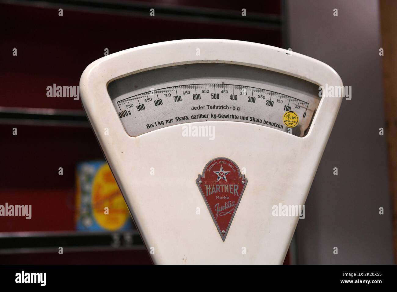 Historical scales from a grocery store Stock Photo Alamy
