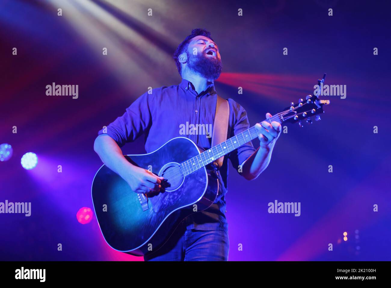 BARCELONA - AUG 30: Passenger (folk pop band) perform on stage at Razzmatazz on August 30, 2022 in Barcelona, Spain. Stock Photo