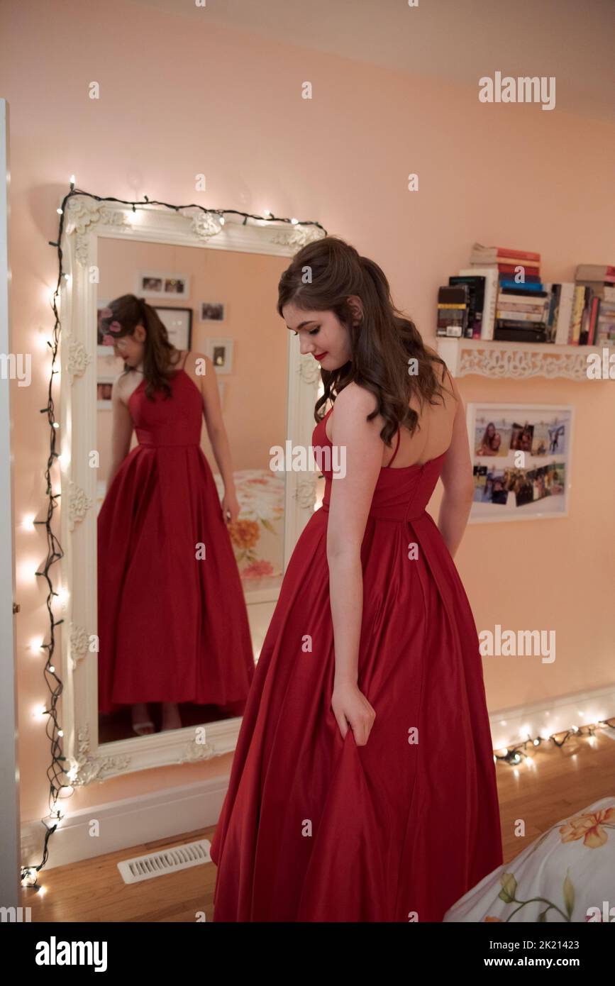 Dress on stand hires stock photography and images Alamy