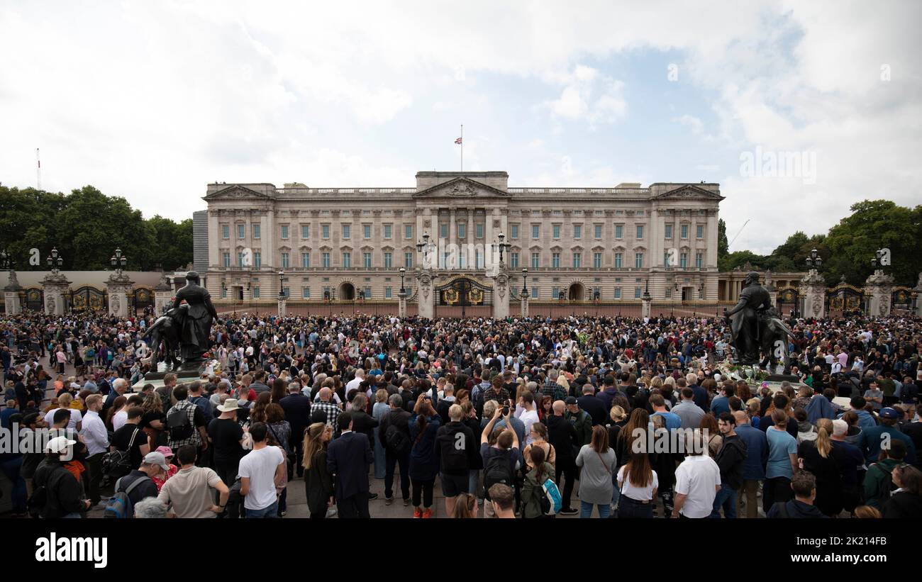 People lay flowers and wreaths in front of the gates of Buckingham Palace this morning