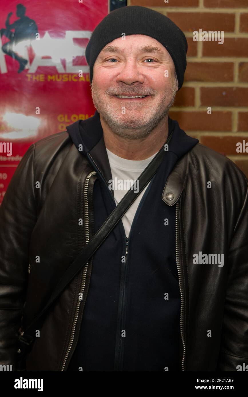 Artist Damien Hirst smiles for the camera as he arrives to the final show of Rehab the musical at the Playground Theatre London. Rehab The Musical, a pop-tactic, rock-bottom-to-redemption journey of the soul starring Keith Allen played at The Playground Theatre in London September the 1st to the 17th.Clive Black for Blacklist Entertainment presents Rehab the musical & the team includes: Book by Elliot Davis, music & lyrics by Grant Black & Murray Lachlan Young, Director & choreographer - Gary Lloyd, Co- Producer Don Black The New Musical attracted some high profile visitors to watch and supp Stock Photo